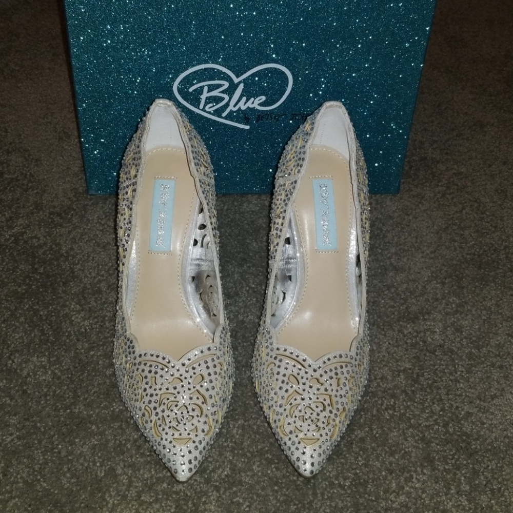 Betsey Johnson Blue silver heels size 7